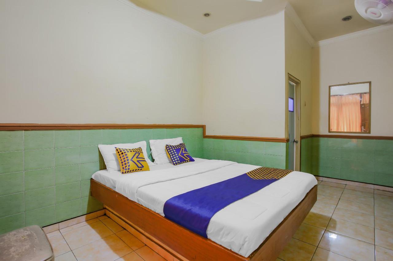 Spot On 90092 Dewi Safitri Hotel Semarang Exterior foto